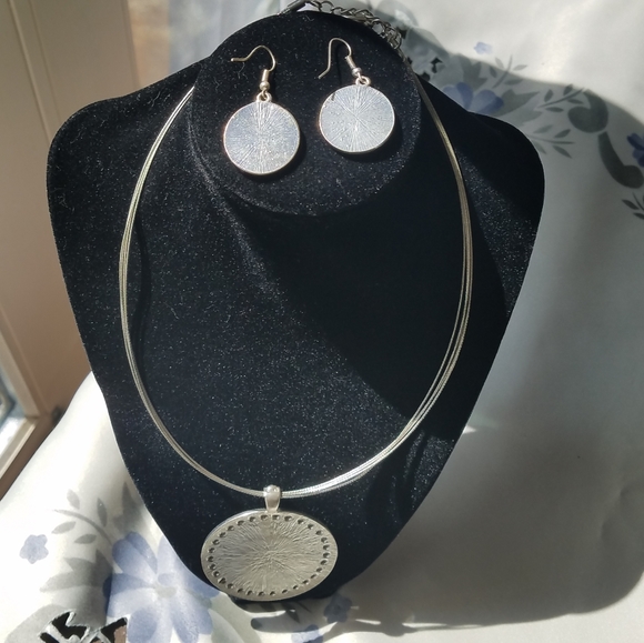 Early 2000s wire strand & medallion statement neck - Picture 6 of 9